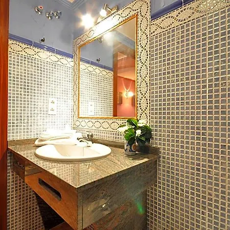 Unique Aparthotel 3*