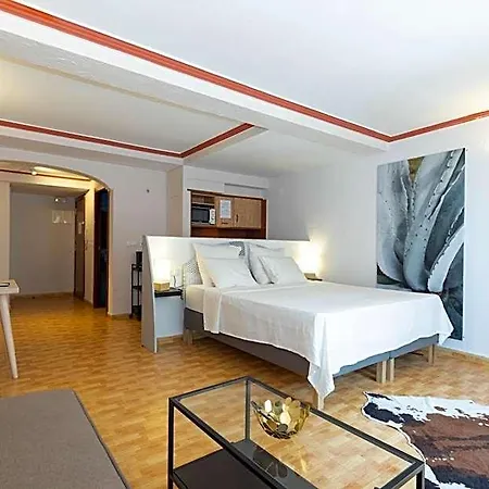 Apart-hotel Unique 3*