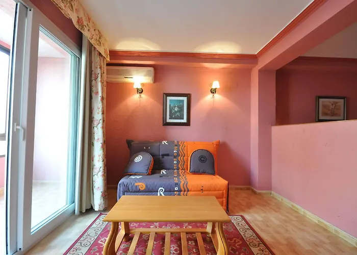 Unique 3* Τορεβιέχα